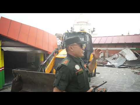 ट्राफिक प्रहरी प्रभाग भत्काउने भन्दै पुग्यो महानगर, राम मन्दिर परिसरमा मा आज पनि चल्यो डोजर