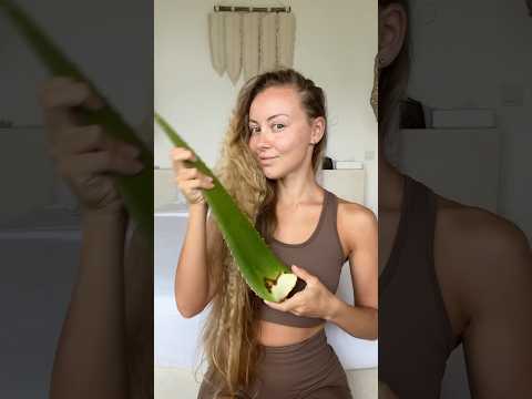 Trying aloe hack 😍😍😍 #healthyhair #beauty #heatlesswaves #longhair #longhairqueen #haircare #hair