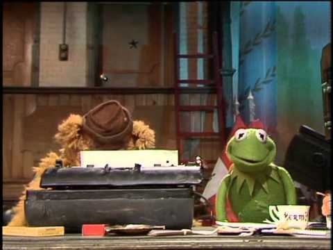 The Muppet Show - Fozzie is writing the script for this weeks show