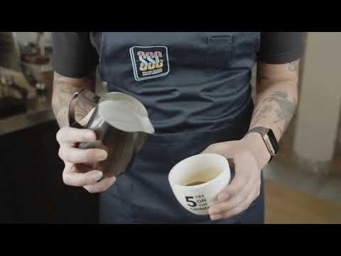 Cara Steam foam susu mulus buat LATTE ART oleh Mikael Jasin!! Shiny, glossy, fluffy Latte Art!