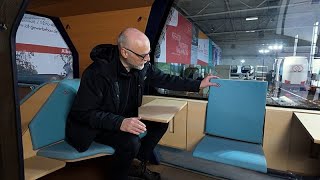 Ein Fahrzeug, das Menschen dazu ermutigt, auf dem Land zu bleiben