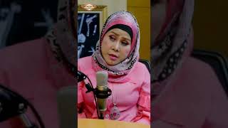 Download lagu ada makna tersirat dari Lagu 'Cinta Dalam Khayalan'. // bisikanRhoma // ElvySukaesih mp3
