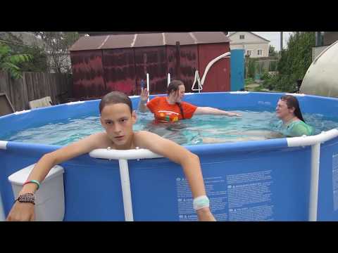 Лови момент!!! Первый раз искупались в бассейне.