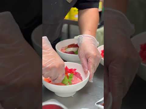 許願池🪄豪華生魚片丼飯🍣🐟🍚內容物｜鮪魚、旗魚、鮭魚、海膽、干貝、鮭魚卵、醋飯六種海鮮食材 CP值爆高啊🔥🔥