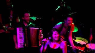 Lay Me Down - The Oh Hellos live in Austin