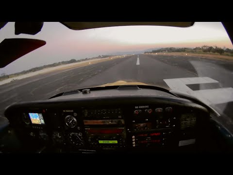 POV despegando de Ilopango San Salvador MSSS al atardecer