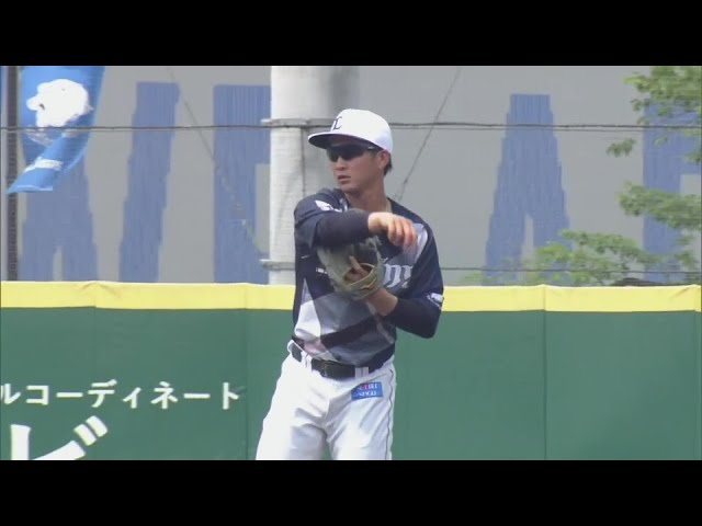 [農場]埼玉西武獅的川野涼多在一壘和埼玉西武獅之間滑捕球，出局讀賣巨人