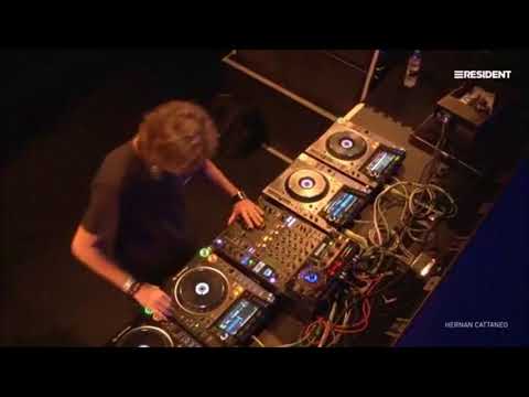 Hernan Cattaneo plays Rick Pier O'Neil - Something Wrong (Original Mix) @ La Forja