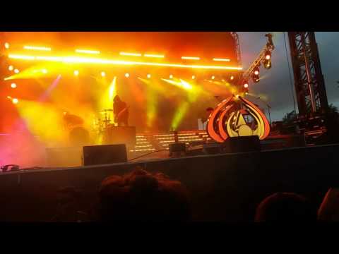 Empire of the sun Luke Steele guitar sacrifices x-fest 2017