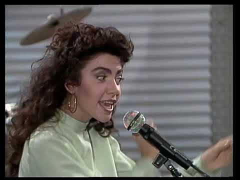 Cristina D'Avena - Arriva Cristina (Sigla 1988)