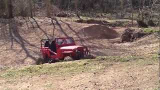 preview picture of video 'Red Jeep Attempting A Few Harder Trails at Rush Springs Ranch'