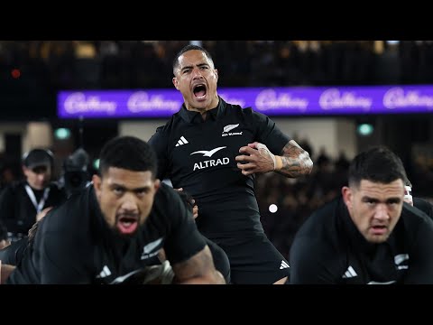 Aaron Smith leads the haka for the final time on home soil
