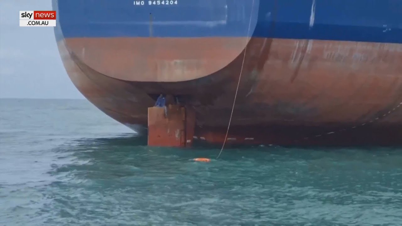 Vier Nigerianer gingen nach Europa "gehockt" in der Nähe des Ruders eines Frachtschiffes