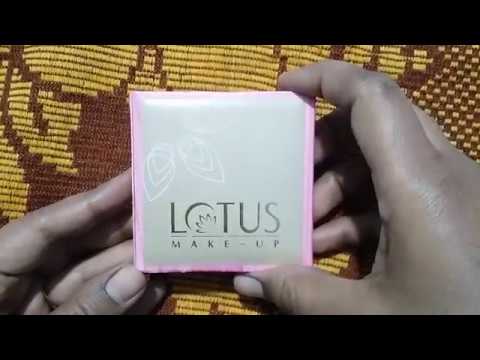 Demonstration of Lotus Herbals Compact Powder