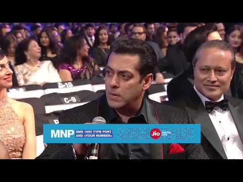 Shahrukh convinces Salman to port his number. Watch Salman react.