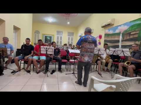 BANDA DE MÚSICA maestro Lázaro de Ipu-CE ensaiando grandes sucessos do Rei Roberto Carlos 