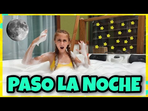 PASO LA NOCHE EN EL JACUZZI | 24 HORAS EN UN JACUZZI 😱 FIESTA DE LA ESPUMA - Silvia Sánchez