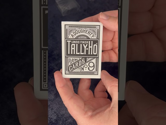 Vídeo relacionado con Baraja TALLY-HO Fan - Dorso Rojo (US Playing Card Company)