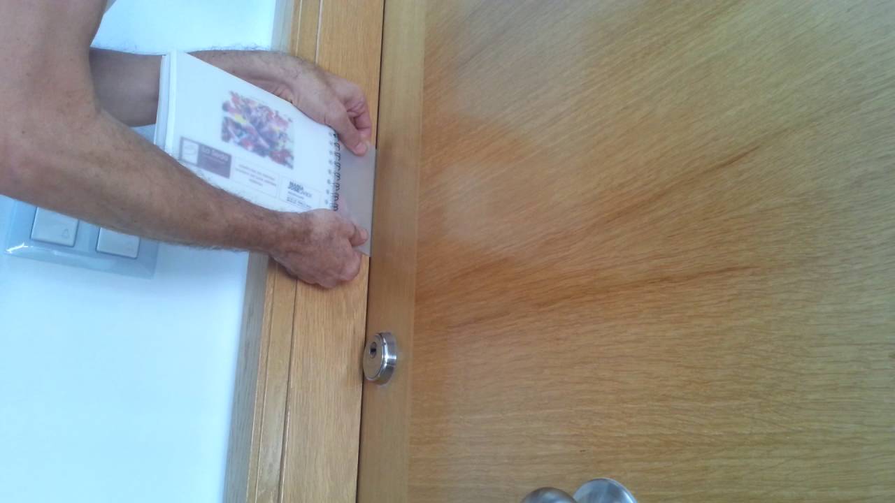 Watch Cómo abrir una puerta sin llave (How to open a door without a key) Now Cómo abrir una puerta sin llave (How to open a door without a key)