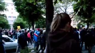 Смотреть онлайн В Германии на улицах слушают гимн России