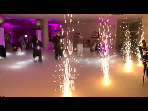 Dj Kurent, primul dans botez, fum greu și artificii.