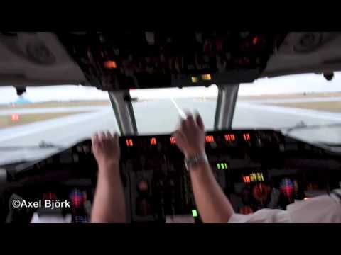 McDonnell Douglas MD-82 Landing (Cockpit view)