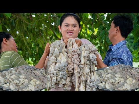 Najlepsze wiejskie grillowanie! Jelita młodej krowy zawinięte w bambus ze świeżymi warzywami 🍖🌿