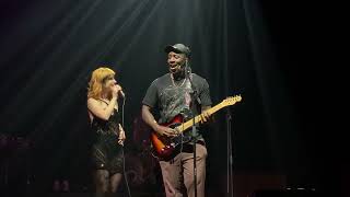 Blue Light - Hayley Williams &amp; Kele (Paramore | Bloc Party) Live at London O2 Arena
