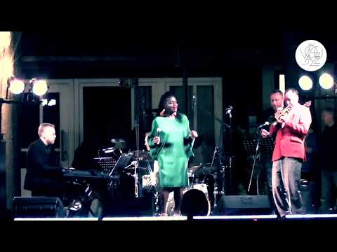 Burst In with the Dawn : Sharón Clark Quartet