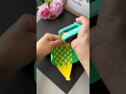 You can make a beautiful awning boat with a small piece of paper, take your children to try it! Kin