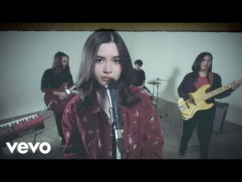 SAMMii - Making Me Sick! (Official Music Video)