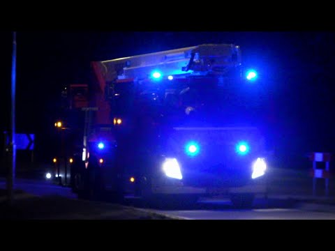 P1, Brandweer Dokkum [HW 02-4250] naar schoorsteenbrand Eskesstraat Kollum
