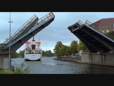 Volvo 245 drift and jump in "Håkan Bråkan & Josef"