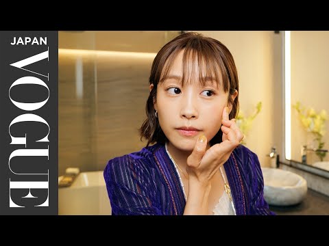 高橋愛「これが私！」という隠しすぎない肌作りと盛りメイクを披露。| Beauty Secrets | VOGUE JAPAN