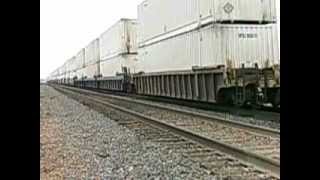 preview picture of video 'BNSF Eastbound Stack Train Avard Oklahoma'