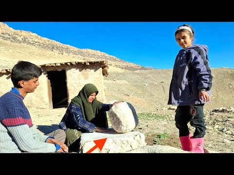 Grinding Wheat Traditionally to Bake Bread Before Homelessness🌾🥖