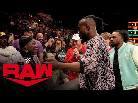 Kofi Kingston Edits Mom Out Of Christmas Photo, WWE’s Most Emotional Moments Of 2024, More | Fight Size