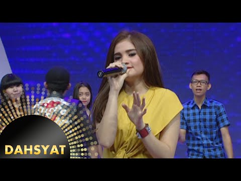 Si cantik Ferzie menyanyikan lagu ciptaan Ahmad Dhani 'Aku Wanita' [Dahsyat] [13 Nov 2015]