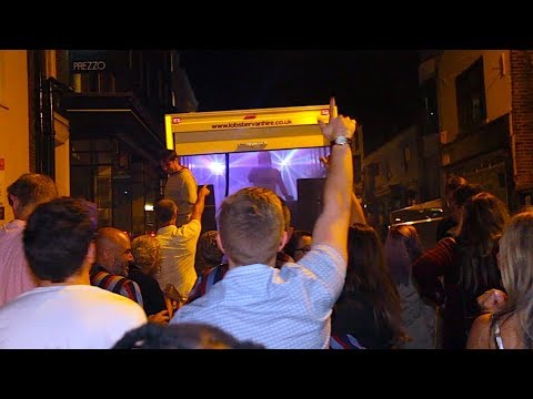 download lagu mp3 mp4 Disco Van, download lagu Disco Van gratis, unduh video klip Disco Van