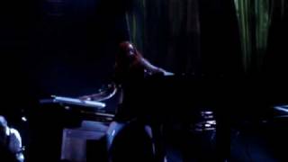 Tori Amos being goofy before police me