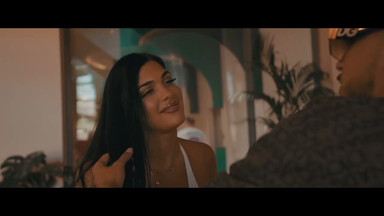 Lyrics Translations Of Cuando La Llamo By Angeliyo El Blanco Popnable