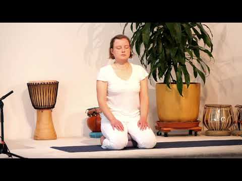 Yoga Vidya Mittelstufe mit Klang, mit Ananta und Shivani live 9.15 / 15.06.