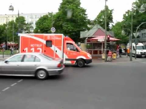 RTW Einsatzfahrt voll in den Gegenverkehr