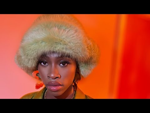 Aina More x Amoge - Hey Big Hed (Videoliser)