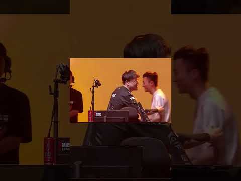 yyds失利后满脸惆怅，此后迅速调整碰拳小虎为其加油！