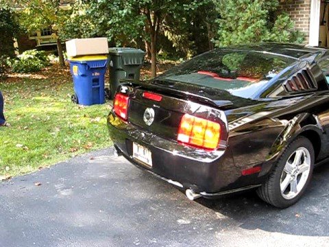 SLP LoudMouths on 2008 Mustang GT *high revs*