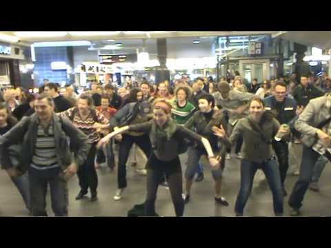 flashmob lindyhop Shim Sham Amsterdam centralstation