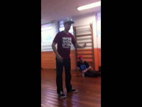 CDU - Batalha de popping 2013 - Bruno Luiz ( The bb) Vs Ice ( BT)