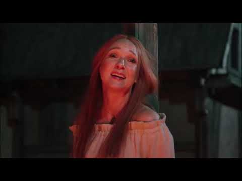 Kebekus auf dem Scheiterhaufen und singt gemeinsam mit Priester Giermann ( Sketch History)