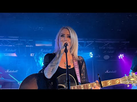 Janine Nyman - Stay A Little Longer